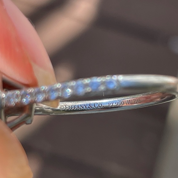 Authentic Tiffany & Co. Platinum white & pink Diamond engagement ring set. - Picture 4 of 8